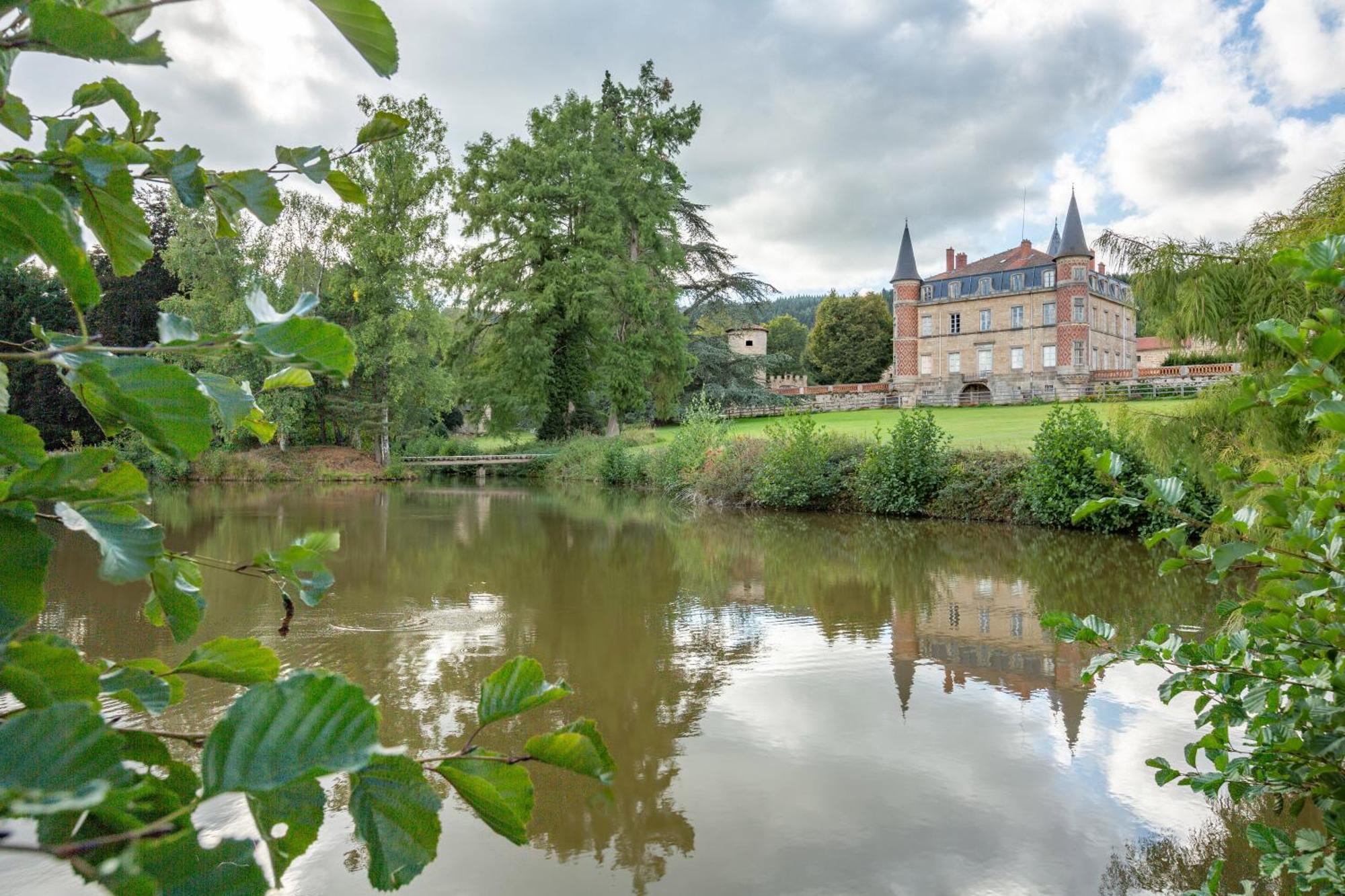 Domaine Et Chateau De Valinches Marols 外观 照片