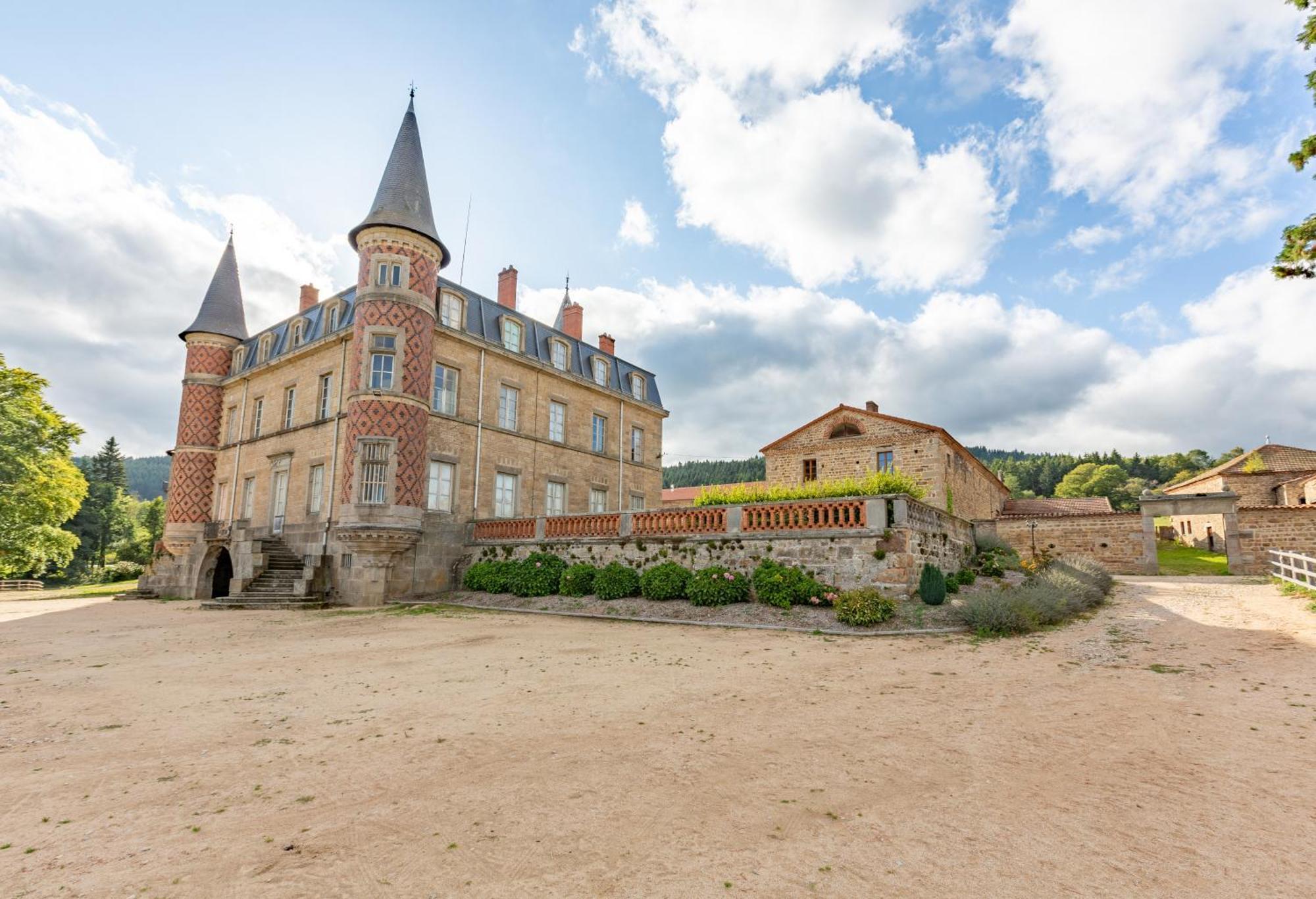Domaine Et Chateau De Valinches Marols 外观 照片