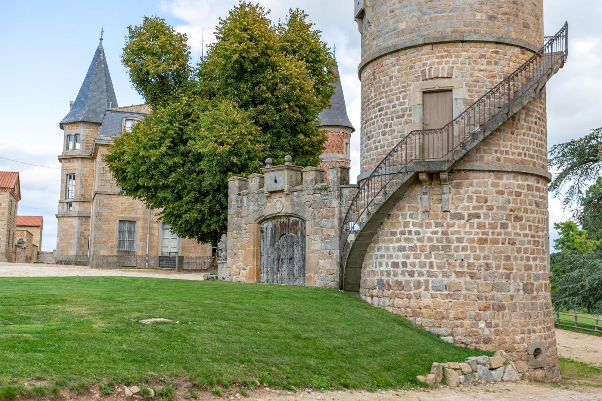 Domaine Et Chateau De Valinches Marols 外观 照片